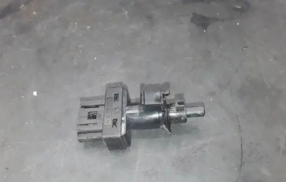 Clutch pedal sensor