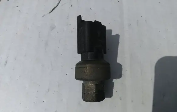 Peugeot 206 Air conditioning (A/C) pressure sensor 1547971280