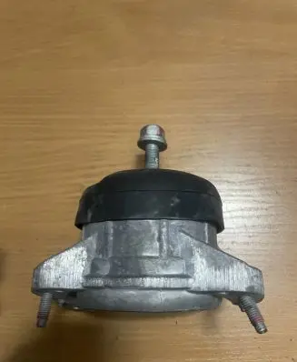 SsangYong Rexton Engine mount bracket