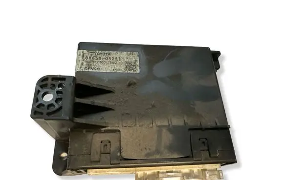 Toyota Avensis T270 Other control units/modules 8865005251