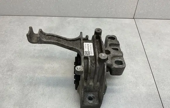 Engine mount bracket