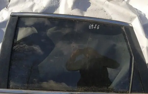 Honda CR-V Rear door window glass
