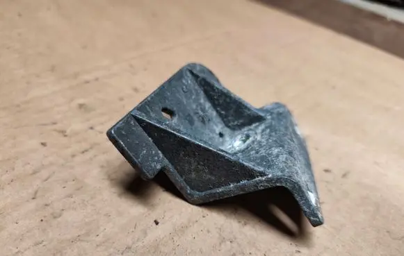 Jeep Grand Cherokee (WJ) Engine mounting bracket