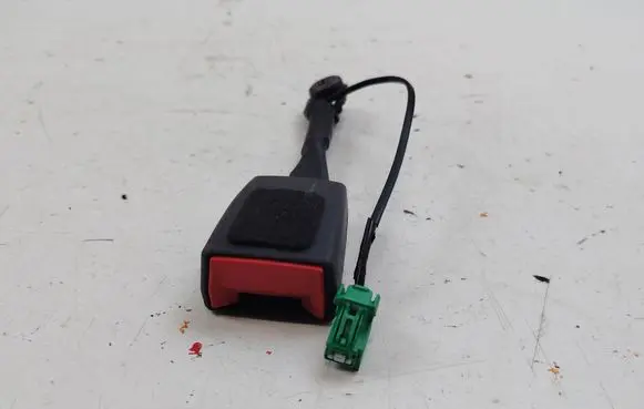 Tesla Model S Front seatbelt buckle 044231M