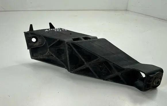 Volkswagen Touareg II Rear bumper mounting bracket 7P6807045 7P68070459B9