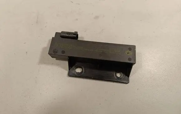 Jeep Grand Cherokee Aerial antenna amplifier 68068148AA