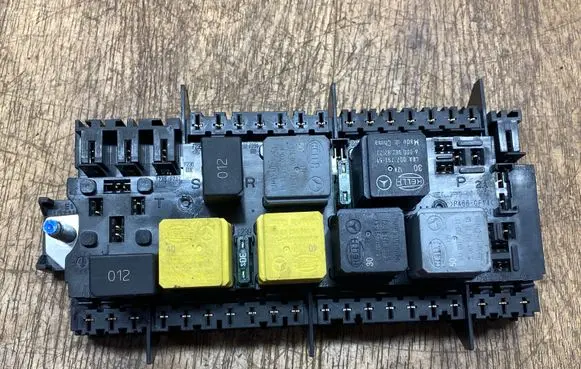 Mercedes-Benz GLE (W166 - C292) Fuse module A1669068201 4626250 13954049
