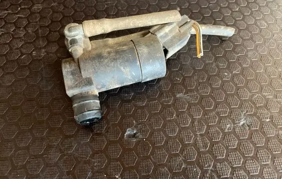 Ford Focus C-MAX Windscreen/windshield washer pump 1S7117K624FE T655C