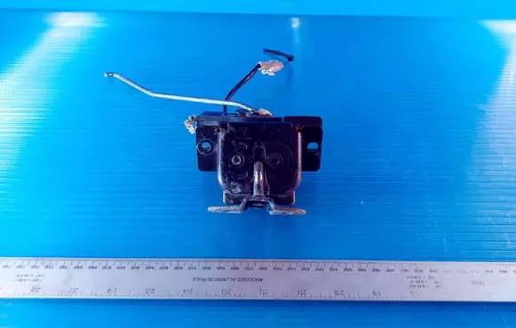 KIA Sorento Tailgate/trunk/boot lock/catch/latch 812303E000