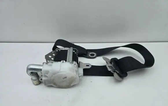 Toyota Prius (XW30) Front seatbelt 7W4570P 0538156 160383