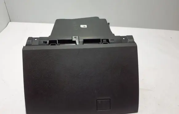 Glove box