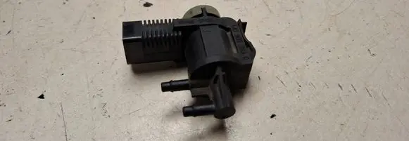 Volkswagen Golf IV Turbo solenoid valve 1J0906283C