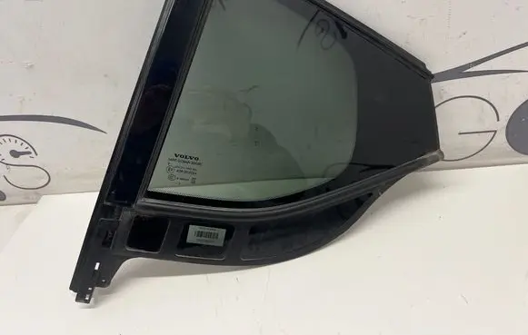Volvo C40 Rear vent window glass 32132257