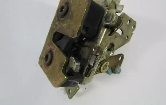 Skoda Felicia I Front door lock 