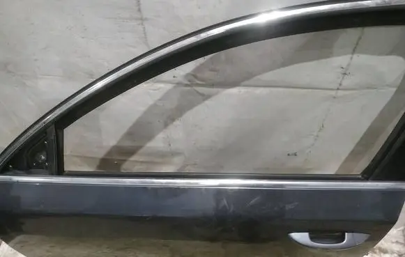 Skoda Superb B6 (3T) Front door glass trim molding 