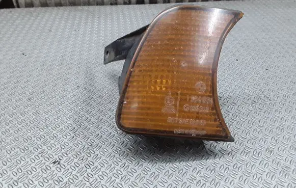 BMW 5 E34 Front indicator light 1384034