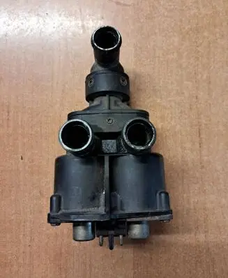 Mercedes-Benz S W126 Engine coolant pipe/hose 1268300084