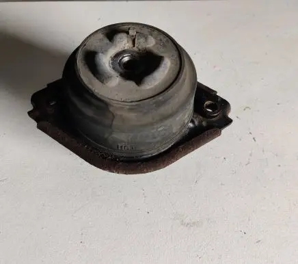 Mercedes-Benz R W251 Engine mount bracket A2512404117