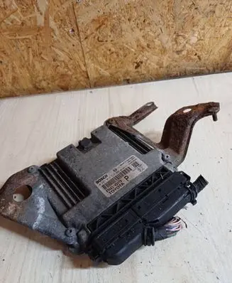 Toyota Yaris Engine control unit/module 896610D470 1039S15562 0281012515