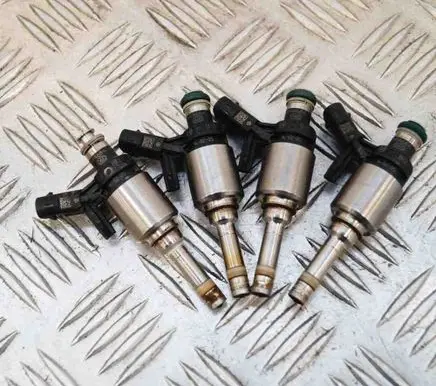 Audi A4 S4 B8 8K Fuel injector 06L906036K