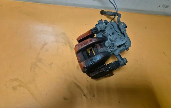 Opel Insignia B Rear brake caliper