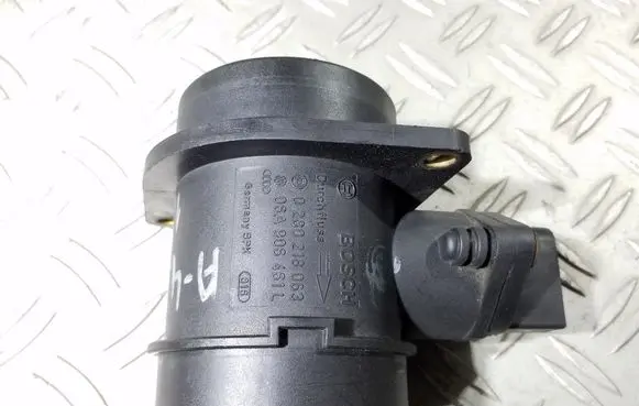 Audi A4 S4 B6 8E 8H Mass air flow meter 0280218063 06A906461L