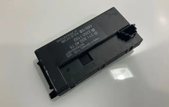 Mercedes-Benz CLS C219 Keyless (KESSY) go control unit/module 2118204075 33501102 30000310215577