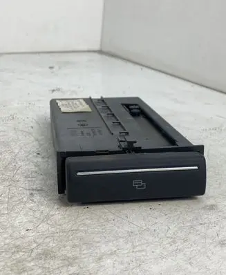 Audi A3 S3 A3 Sportback 8P Dashboard storage box/compartment 8P0941561F 8P0941561