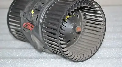 Renault Trafic III (X82) Heater fan/blower 272109961R L09N109416C