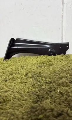 Skoda Octavia Mk3 (5E) Fender mounting bracket 5E0821141A