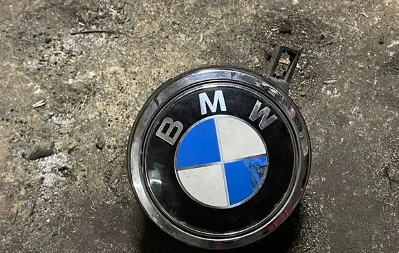 BMW 6 E63 E64 Tailgate exterior lock 7061327 10862510