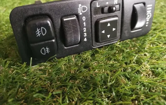 Mitsubishi Carisma Headlight level height control switch MR740608