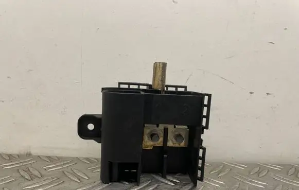 Volkswagen PASSAT CC Battery relay fuse 1K0937517