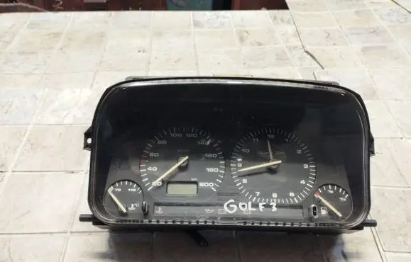 Volkswagen Golf III Speedometer (instrument cluster) 5411004600 5392324710
