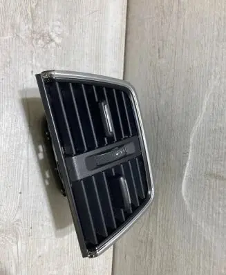 Rear air vent grill