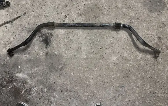 Nissan Navara D40 Front anti-roll bar/sway bar