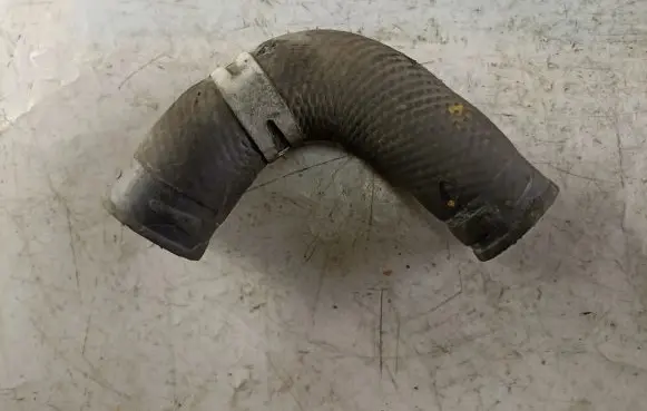 Suzuki Grand Vitara I Engine coolant pipe/hose