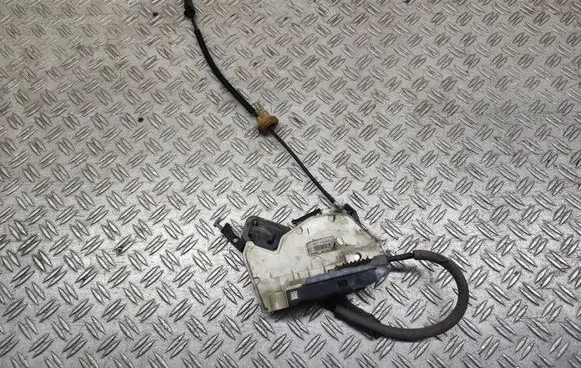 Volkswagen Jetta VI Front door lock 5K1837016C SA8626