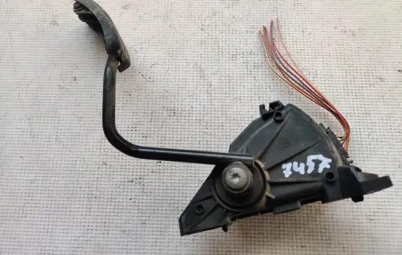 Opel Vivaro Accelerator throttle pedal 7700313060 6PV00811914
