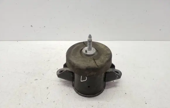 Nissan Leaf I (ZE0) Engine mount bracket AVA8959