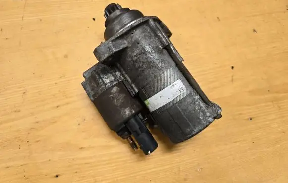 Volkswagen Caddy Starter motor 02Z911023H