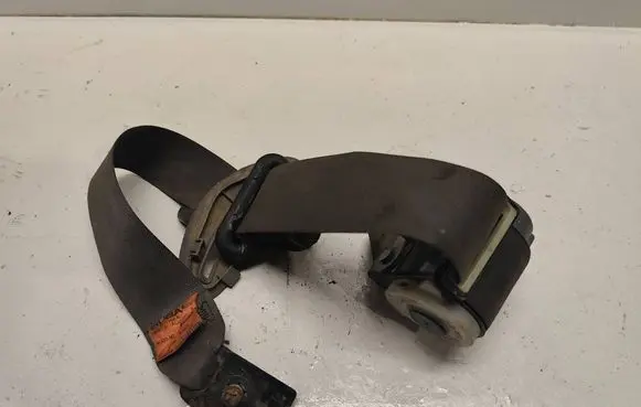 Subaru Impreza I Rear seatbelt TKAB0ES084