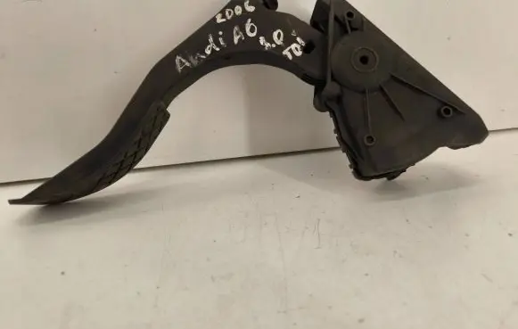 Audi A6 S6 C6 4F Accelerator throttle pedal 4F1723523A 00898404