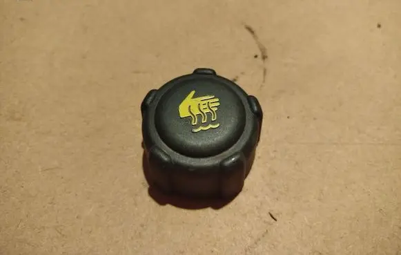 Renault Twingo II Coolant expansion tank/reservoir cap 