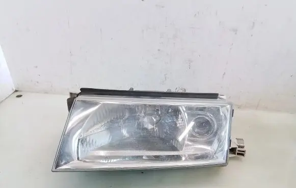 Skoda Octavia Mk1 (1U) Headlight/headlamp
