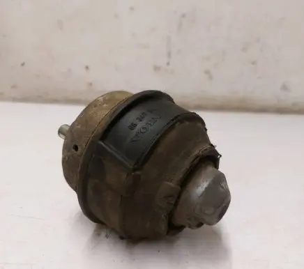 Volvo S60 Engine mount bracket 8624755