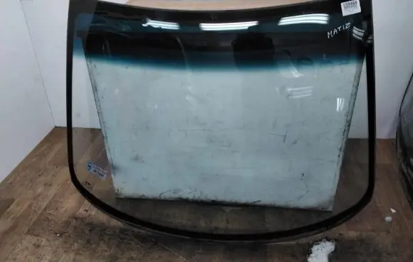 Ford Fiesta Front windscreen/windshield window 