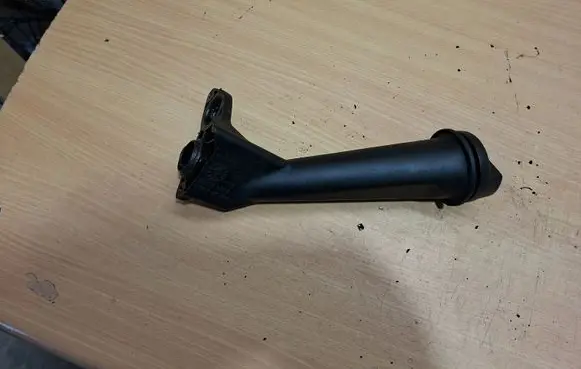 Volkswagen Transporter - Caravelle T4 Oil fill pipe 074115308B