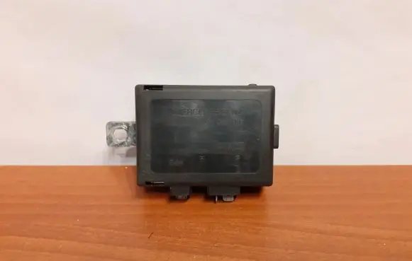 Mercedes-Benz ML W163 Aerial antenna amplifier A1638200289 3424