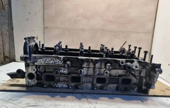 Toyota Corolla Verso AR10 Engine head 5503492